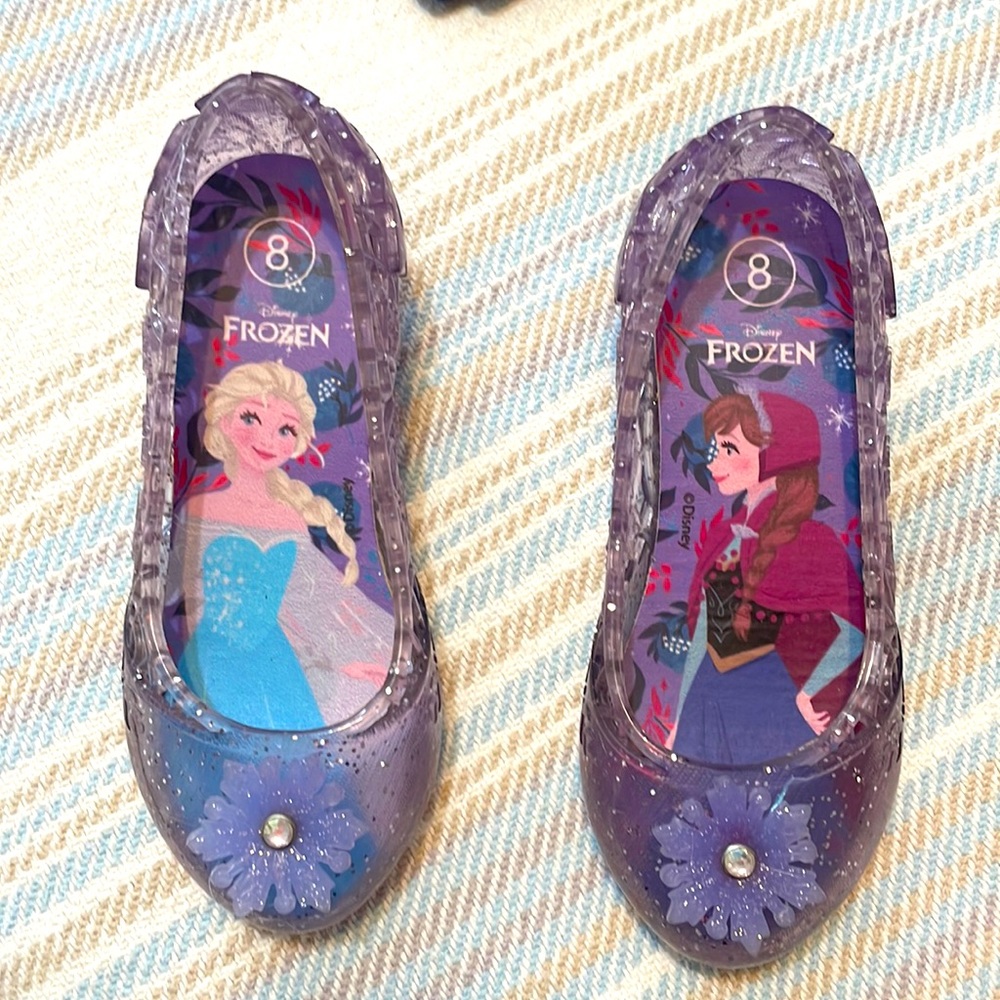 Elsa jelly slip on shoes that light up size 8 Runs LARGE